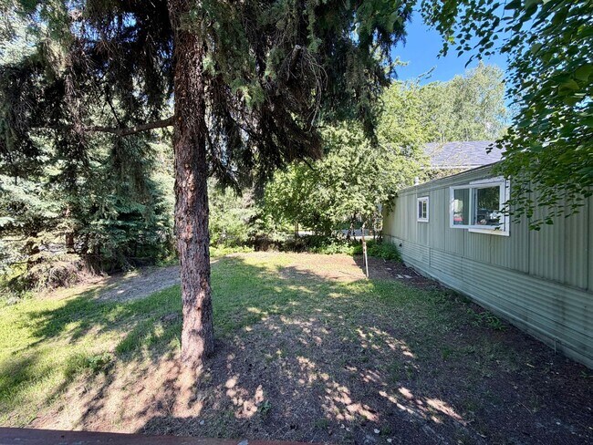 Building Photo - Cozy 3BR Home with Fenced Yard – Available Now!