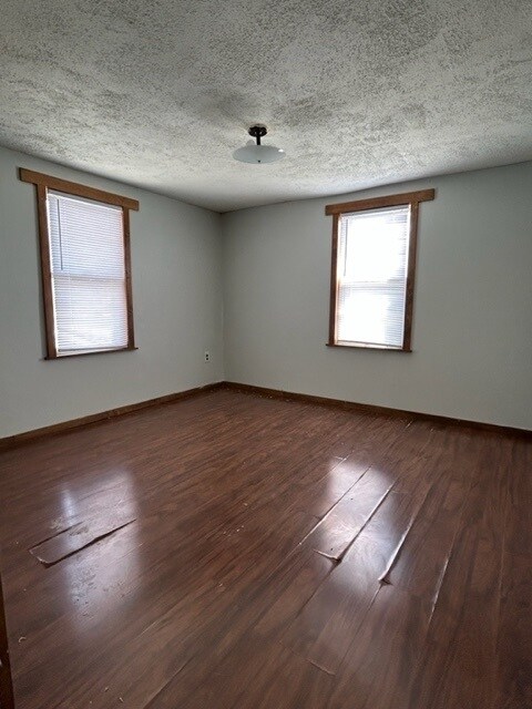Building Photo - 889 Battles Ave