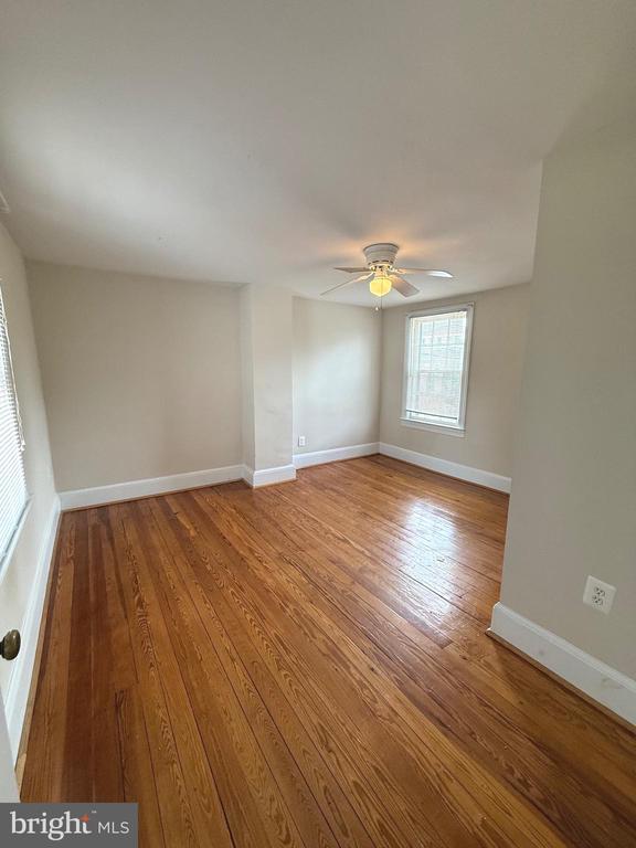 Building Photo - 422 Dunmore St