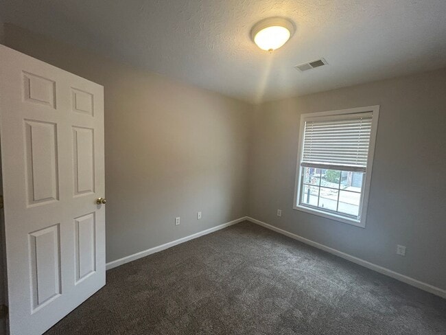 Building Photo - 568 Wellington Gardens Dr