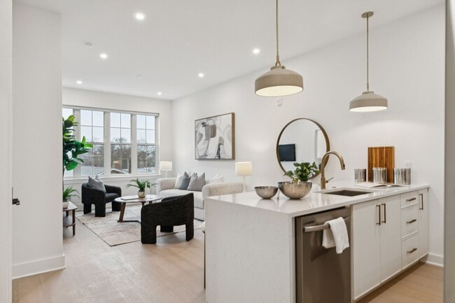 Building Photo - 20 West