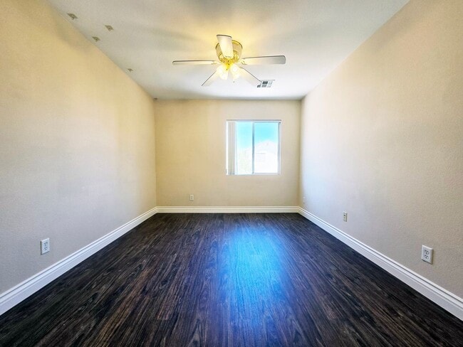 Building Photo - 3 Bed + Loft | 2.5 Bath | 1,946 SF