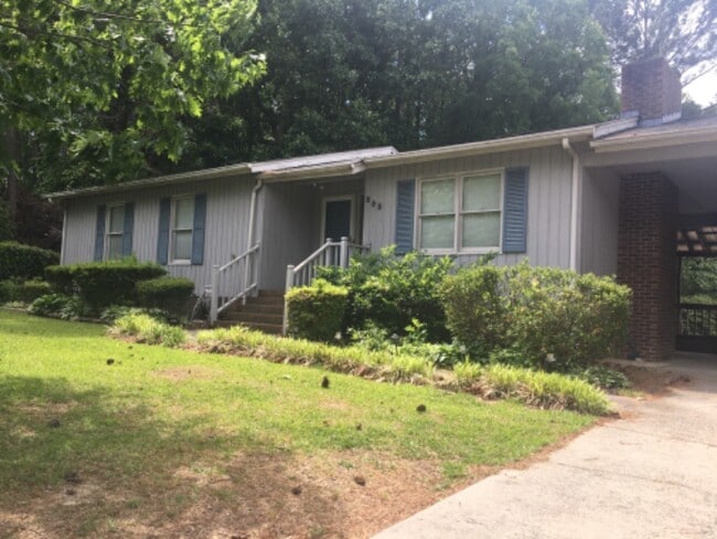 Building Photo - 205 SW Maynard Rd