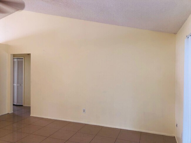 Building Photo - 3/2/2 Deltona
