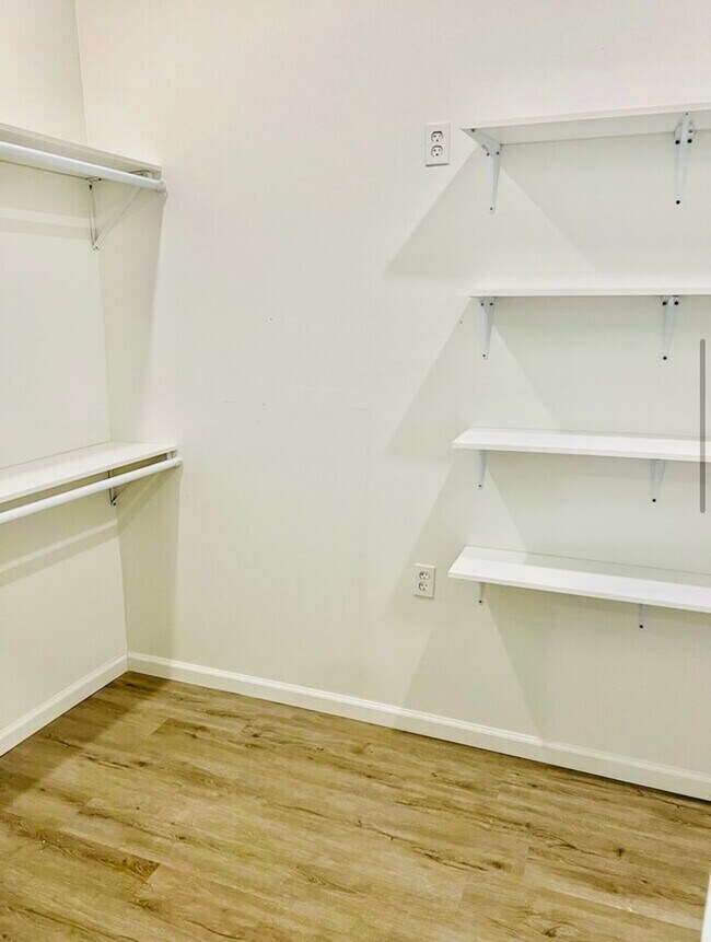 Building Photo - 1324 5th Ave