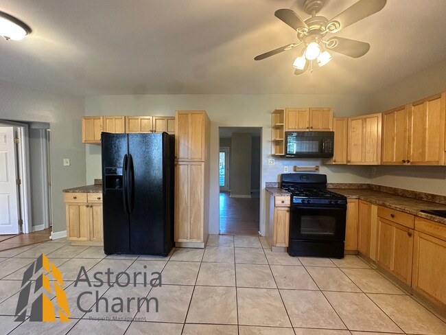 Building Photo - 3 Bedroom Home with Den, Patio/Deck Space,...