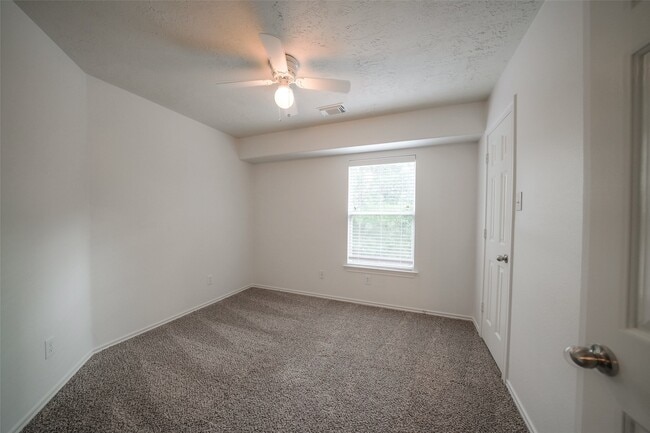 Building Photo - 146 Silver Penny Dr