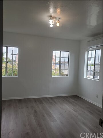 Building Photo - 1309 S Woods Ave