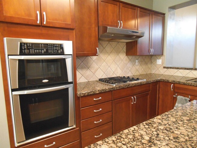 Building Photo - 887 Lemieux Ln
