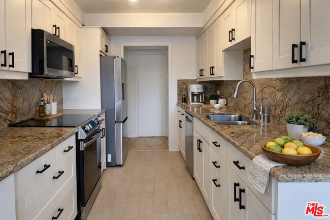 Building Photo - 1242 S Barrington Ave