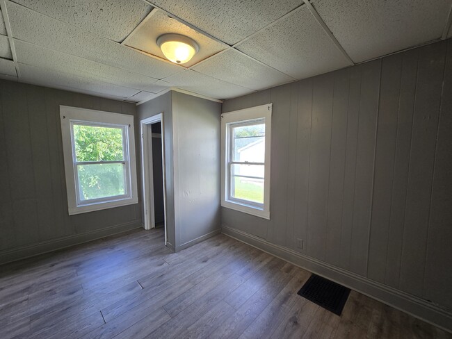 Building Photo - 211 Manson St