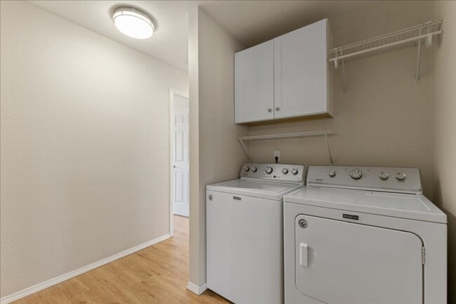 Building Photo - Remodeled 5 Bedroom Home Close to Boise St...