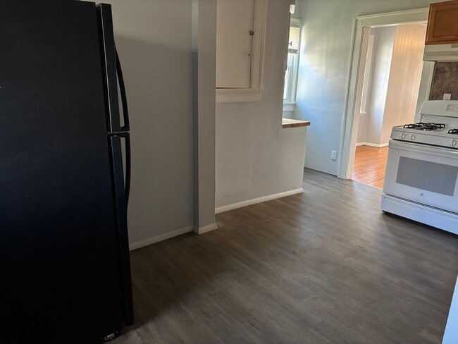 Building Photo - Stylish Two-Story Duplex Living: 2 Beds, 1 Bath (Ask about our special)