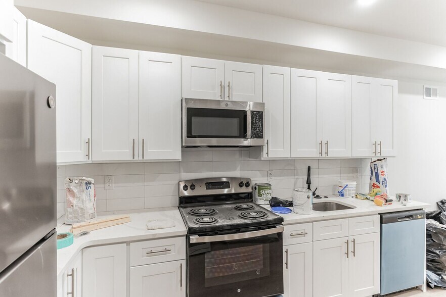 Building Photo - 812 N Holly St