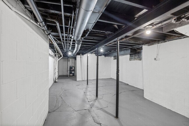 Building Photo - ? Move-In Ready Home with Modern Updates