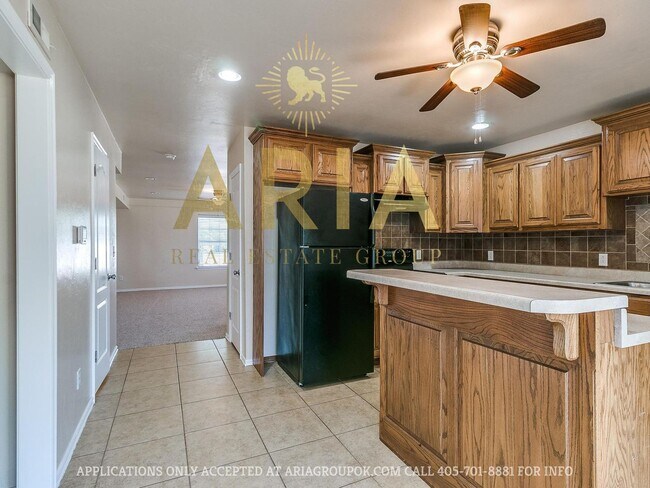 Building Photo - *611-613 Welston Cr.