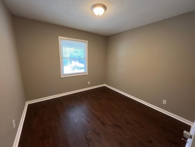 Building Photo - **AVAILABLE NOW**3 Bedroom / 1 Bathroom Ho...