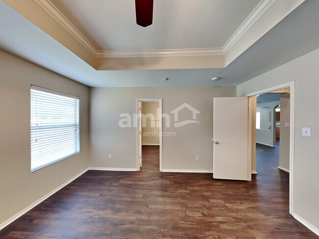 Building Photo - 8018 Silver Grove