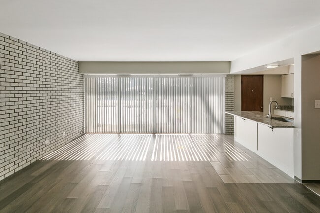 Building Photo - 318 Walker Ave