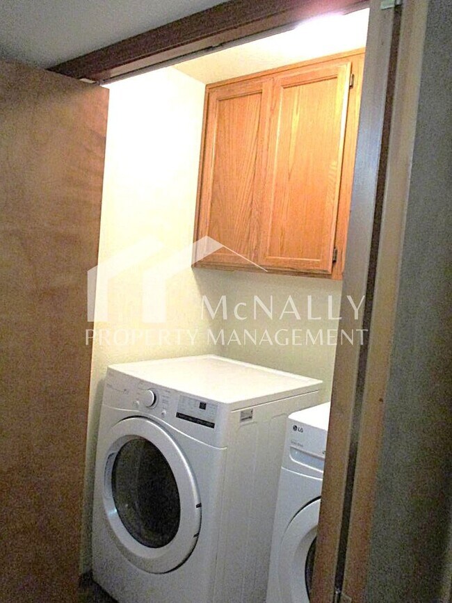Building Photo - Beautiful 4 Bedroom 2.75 Bathroom Home in ...