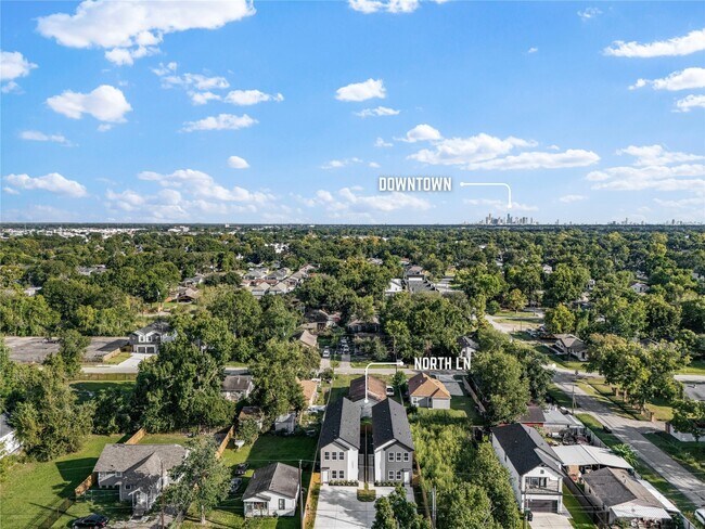 Building Photo - 1031 North Ln