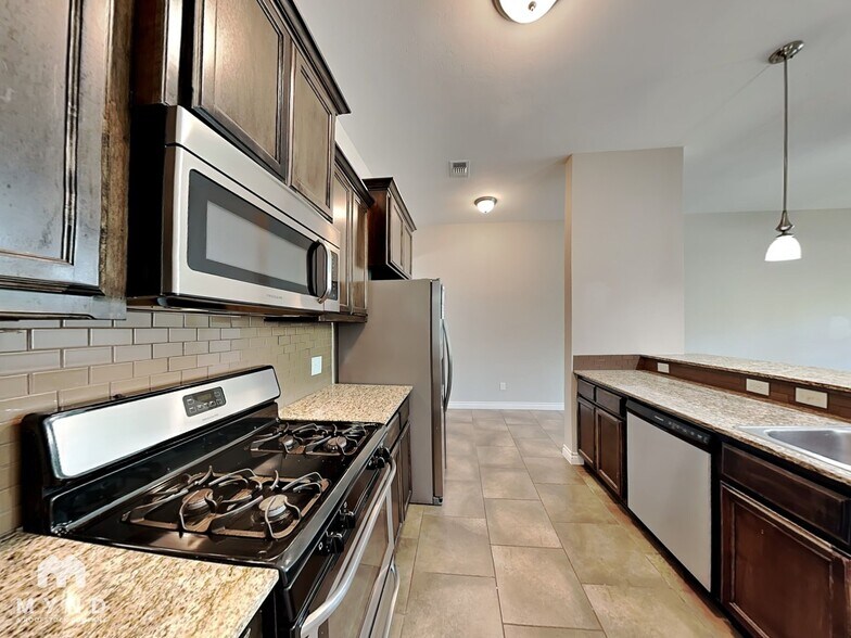 Building Photo - 1007 Merlin Dr