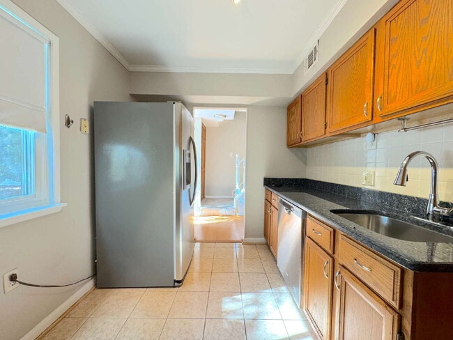 Building Photo - Charming Fairfax Townhome in a Prime Location