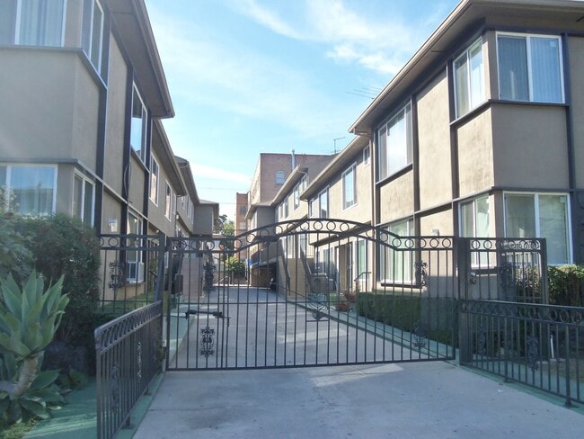 Building Photo - 1845 Garfield Pl