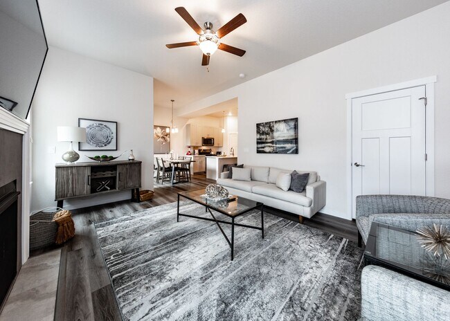 Building Photo - Fully Furnished 3 Bedroom 2.5 Bath Luxury Townhome by Garden of the Gods