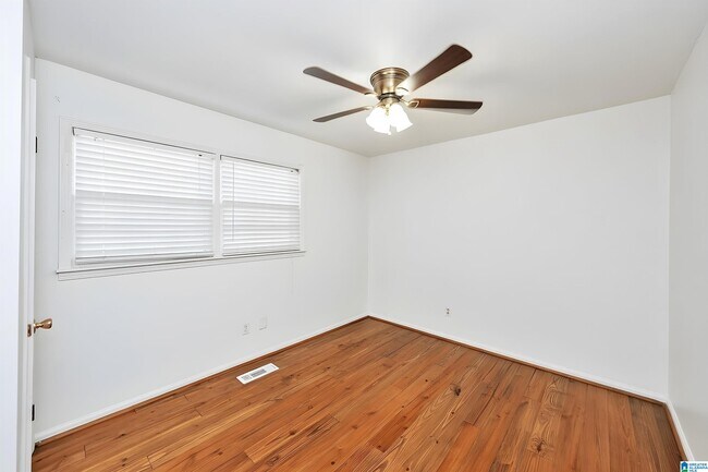 Building Photo - 1327 3rd Ave SW