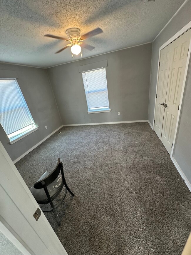 Building Photo - 500 College St