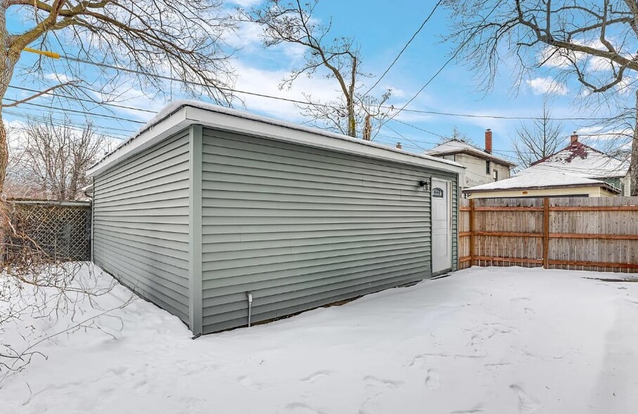 Building Photo - 19 Augusta St