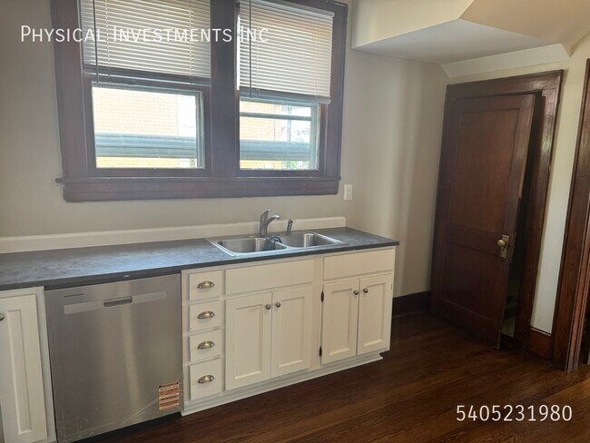 Building Photo - 1729 Moorman Ave NW