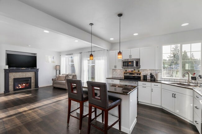 Building Photo - 6398 Juanita Cir NE