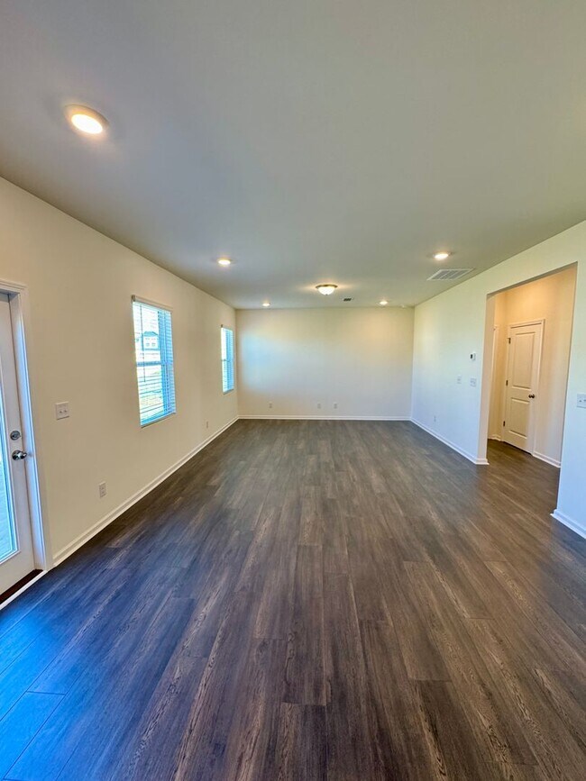 Building Photo - Beautiful 3BR/2.5 Bath in Union County.