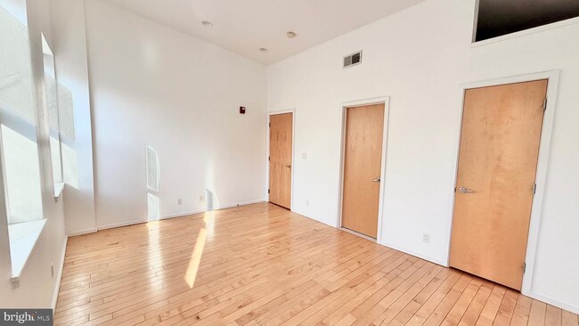 Building Photo - 136 N 3rd St