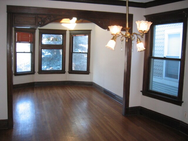 Building Photo - 1915 W Belle Plaine Ave