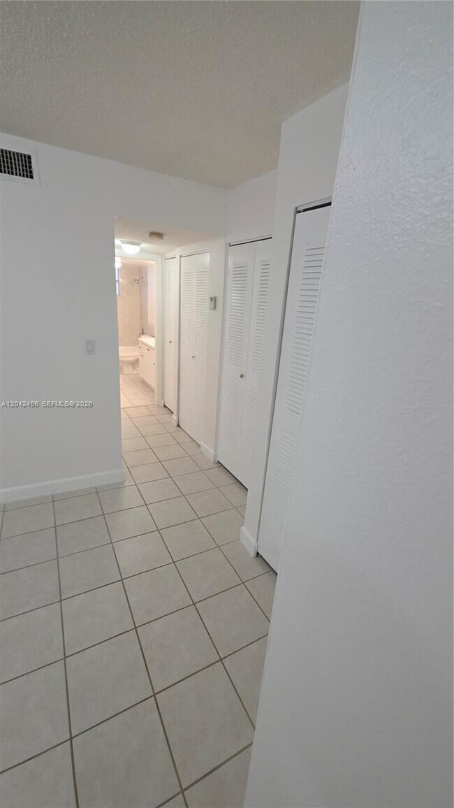 Building Photo - 5839 SW 74th Terrace