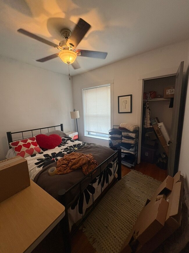 Building Photo - 3720 N Sheffield Ave