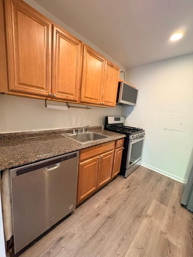 Building Photo - 12403 Braxfield Ct