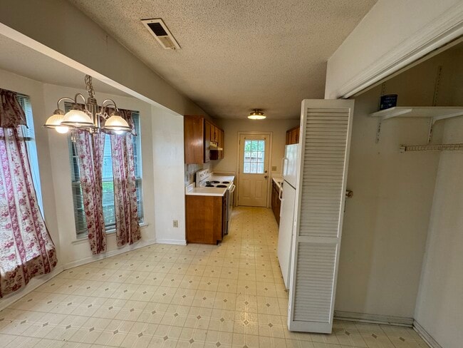 Building Photo - 3058 Casa Dr