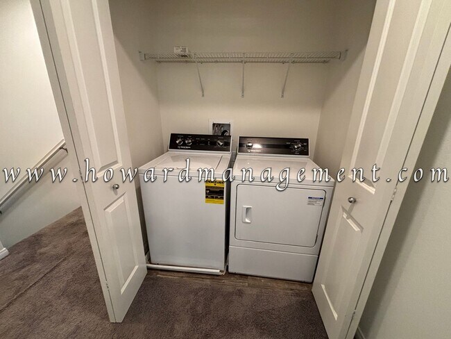 Building Photo - 3 Bed 3 Bath, Three Story Townhome with pr...