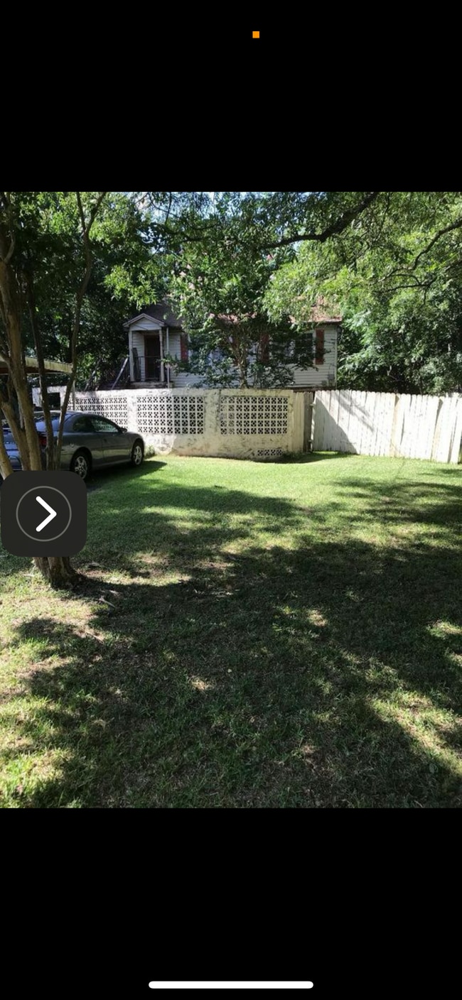 Primary Photo - 223 W McGee St