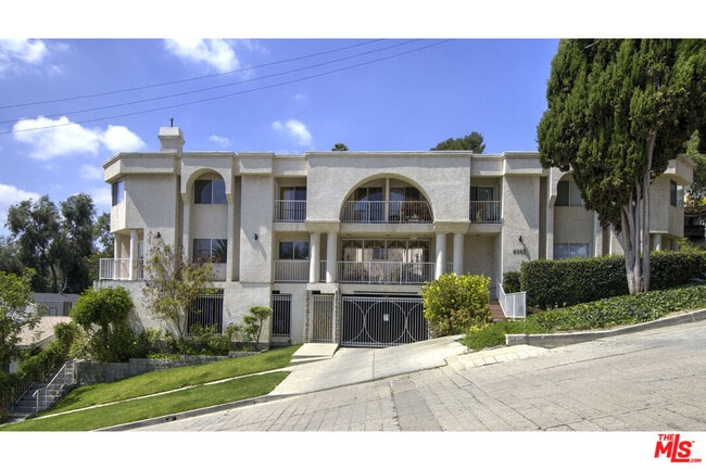Building Photo - 4003 Sunset Dr