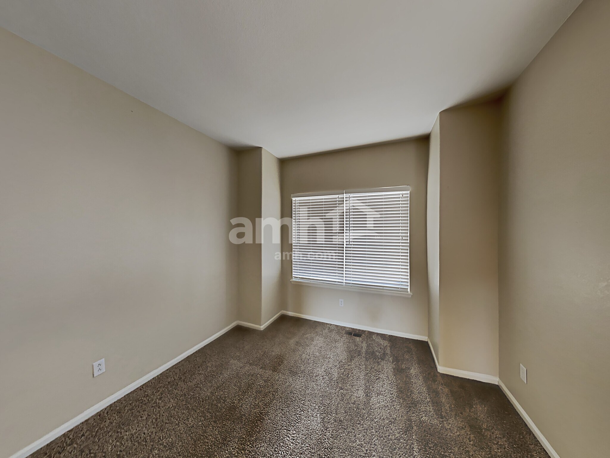 Building Photo - 18942 E Vassar Dr