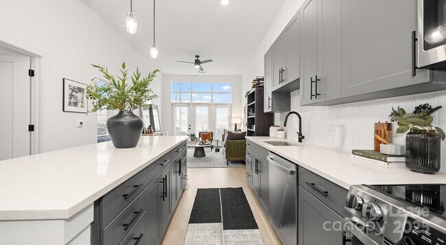 Building Photo - 704 W Tremont Ave