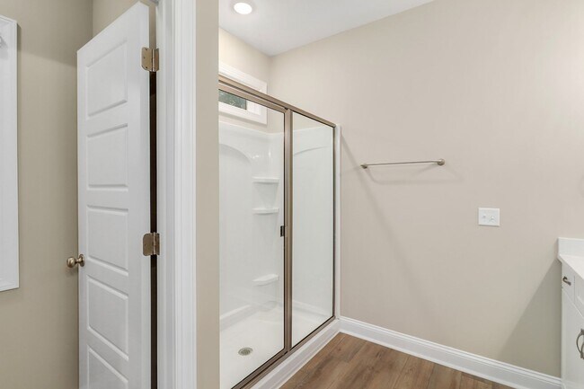 Building Photo - 204 Pineland Dr