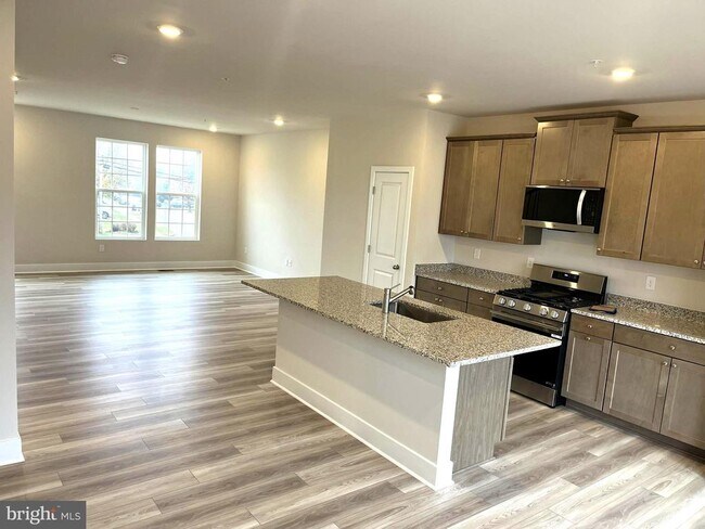 Primary Photo - 7616 Johnnycake Rd