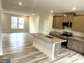 Building Photo - 7616 Johnnycake Rd