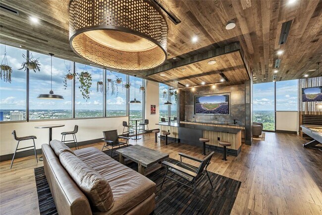 Building Photo - 84 East Ave